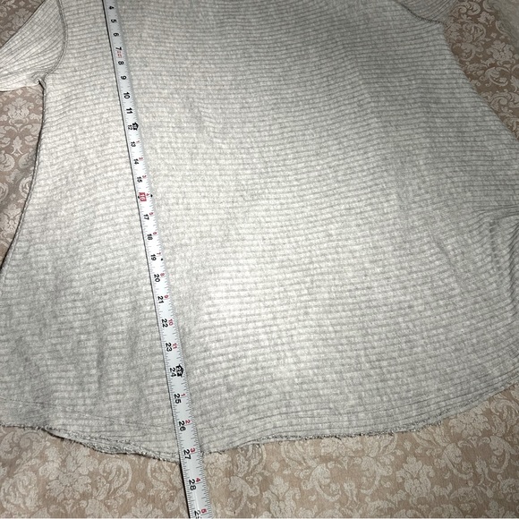 Free People ~Gray Lover Rib Thermal Raw Hem Tunic Top in size Medium - Picture 11 of 13